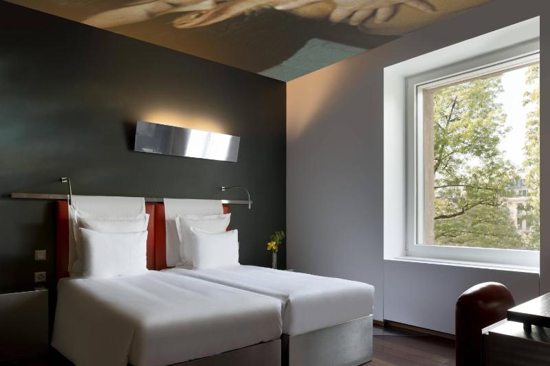 Standard Room with 2 Twin/Single beds, Street view image 3