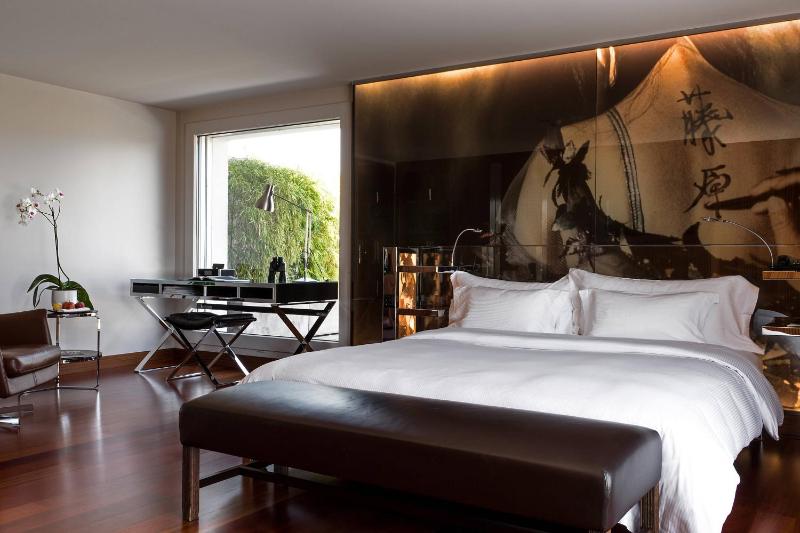 Penthouse Junior Suite, Penthouse Suite, 1 King, Balcony image 1