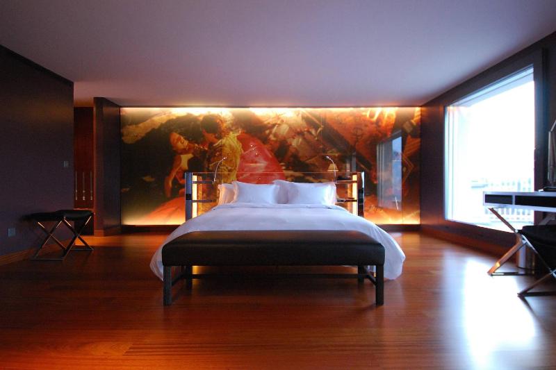 Penthouse Deluxe Jr Suite, Penthouse Suite, 1 King, Balcony image 1