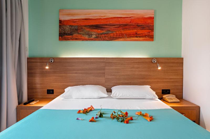 Budget Double Room with Mountain View image 1