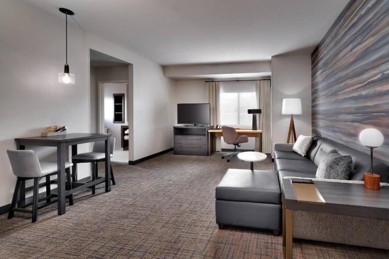 One-Bedroom Suite image 1