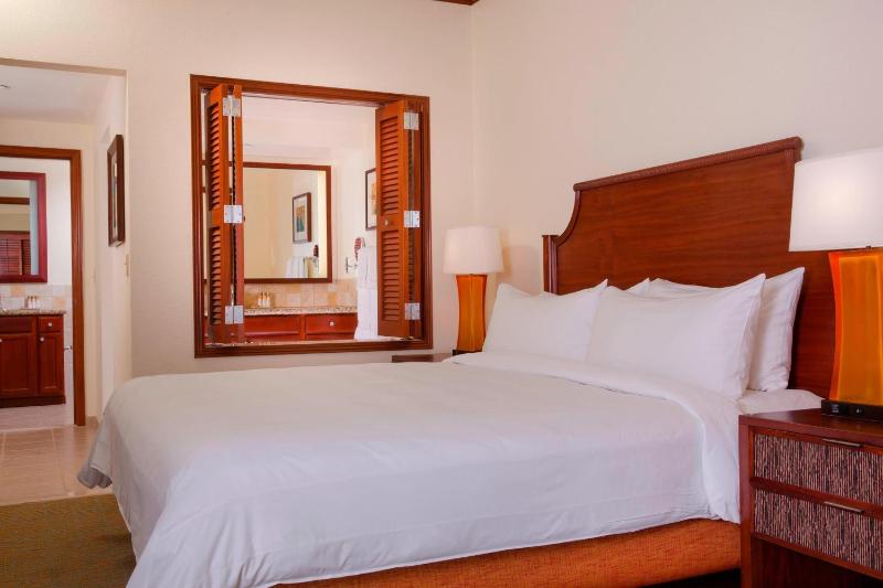 Penthouse One-Bedroom Villa with Sofa Bed and Mountain View image 4