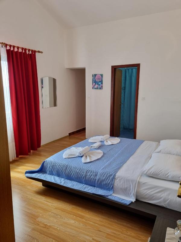 Double Room with Balcony image 3