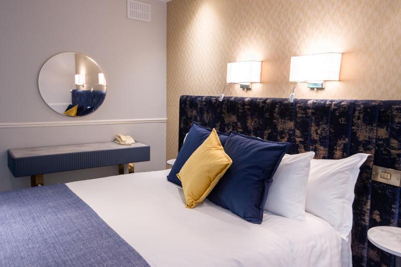 Superior Twin Room image 1