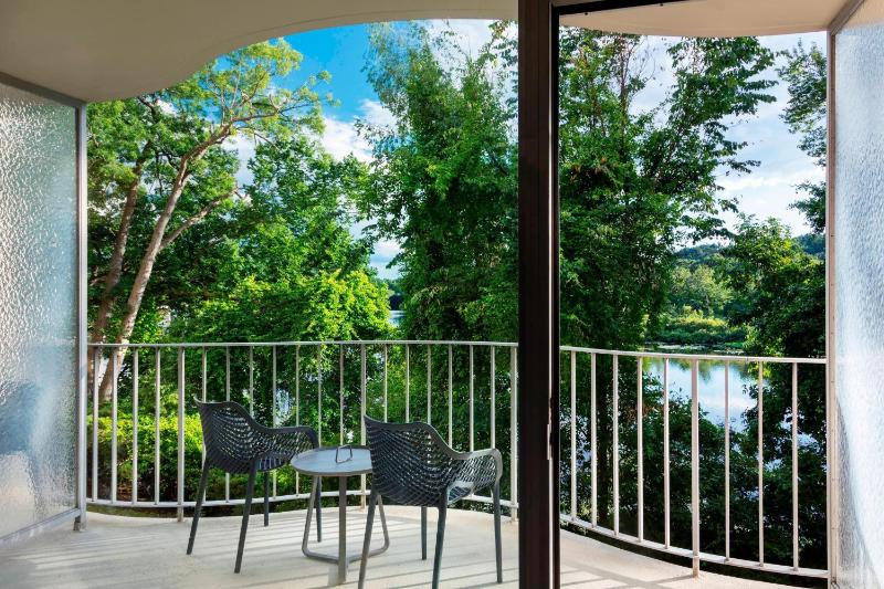 King Room with Balcony and River View image 3