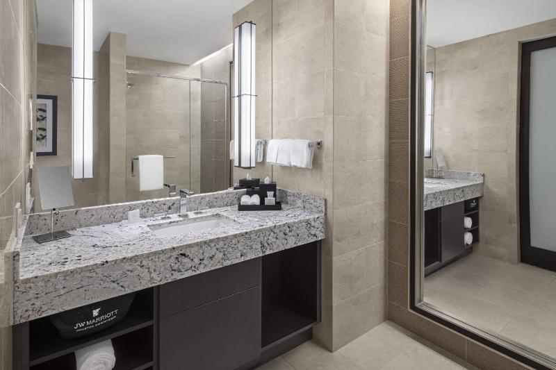 Superior King Room image 2