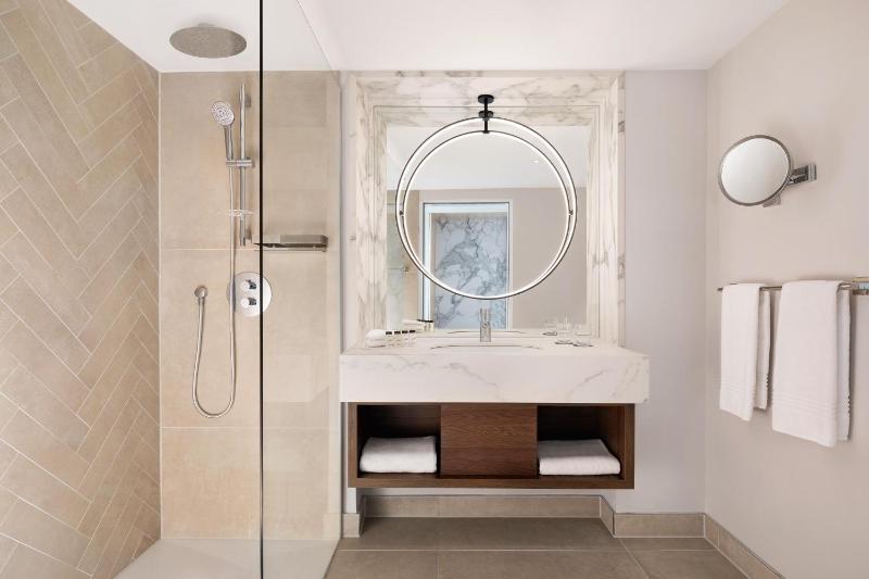 Deluxe Room, Guest room, 2 Twin image 4