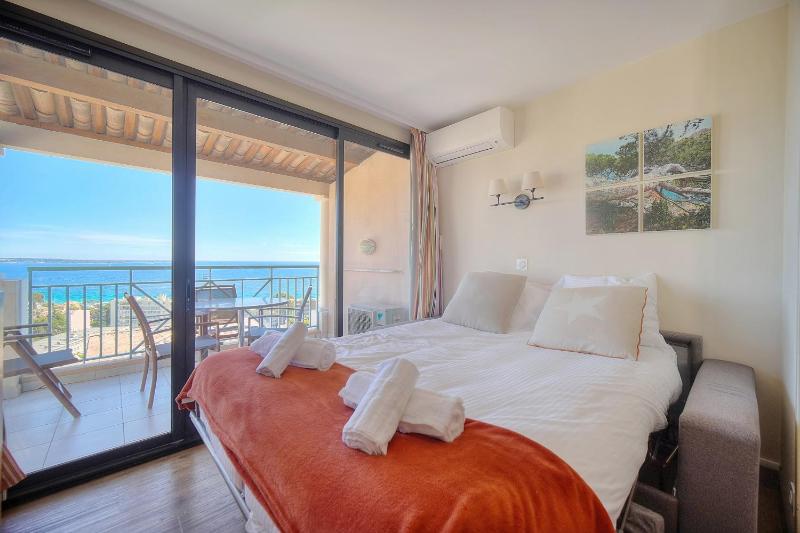 Upstays - 2 Rooms sea view - Swimming pool - image 12