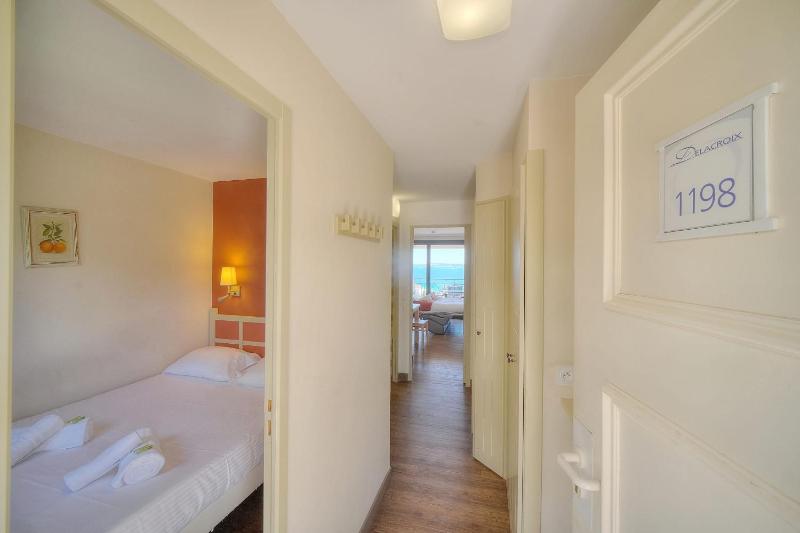Upstays - 2 Rooms sea view - Swimming pool - image 17