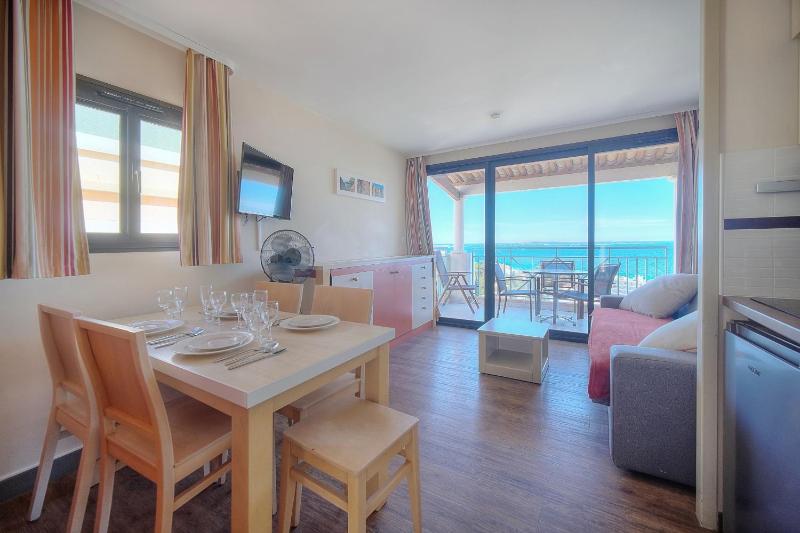 Upstays - 2 Rooms sea view - Swimming pool - image 5