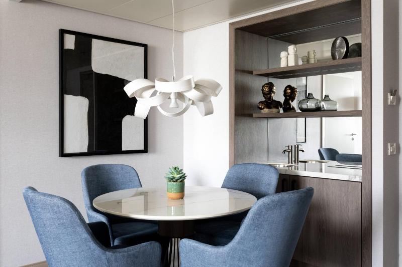 Prestige King Suite image 2