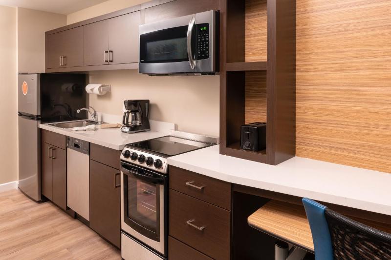 1 Bedroom Suite, 1 Queen, Sofa bed image 4