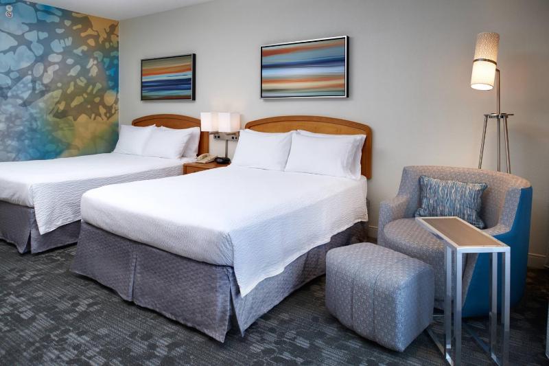 Queen Room with Two Queen Beds image 3