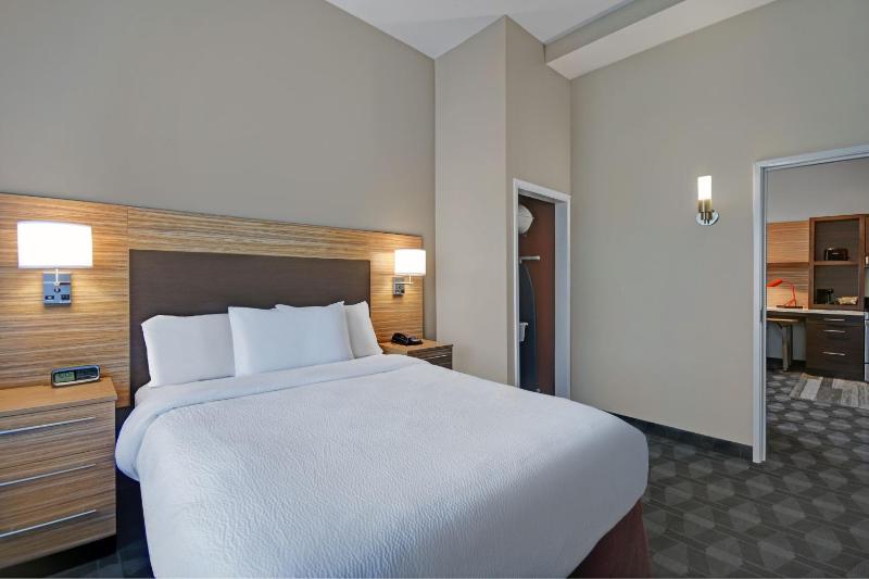 One-Bedroom Suite with Sofa Bed  image 3
