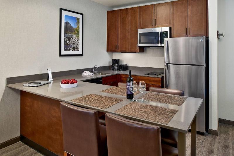 One-Bedroom Suite image 4