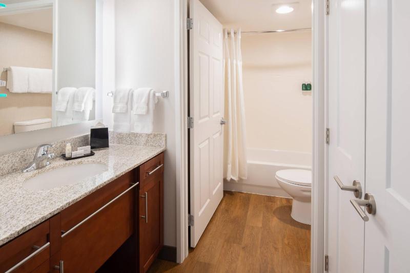 Executive  Queen Suite image 3