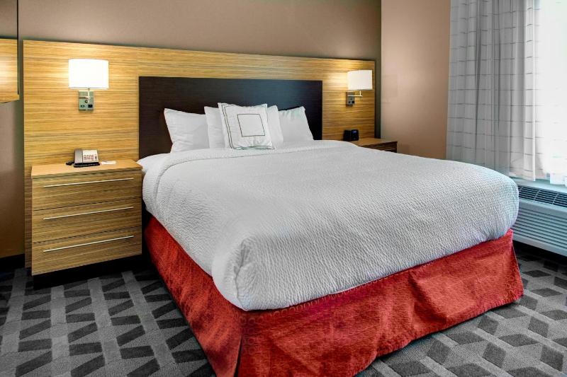 Deluxe Queen Suite image 3
