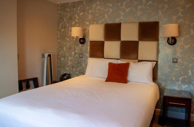 Double Room image 3
