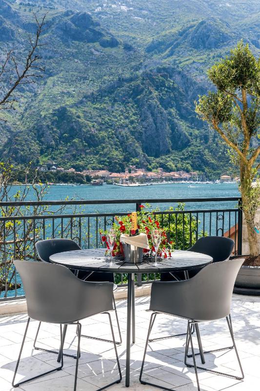 Deluxe Suite with Sea View image 4