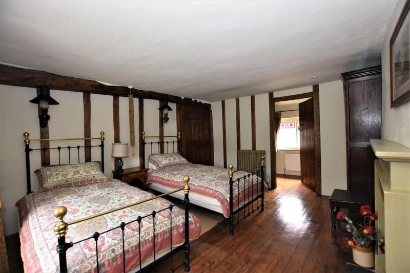 Deluxe Twin Room image 1
