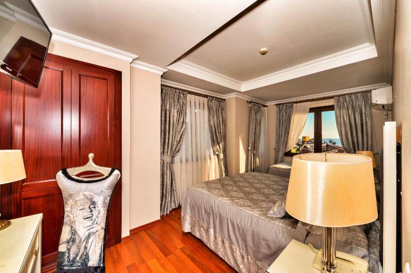Triple Room image 2