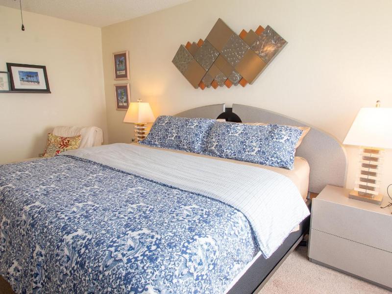 440 West Condos 1107-N - Panoramic Water Views - image 7
