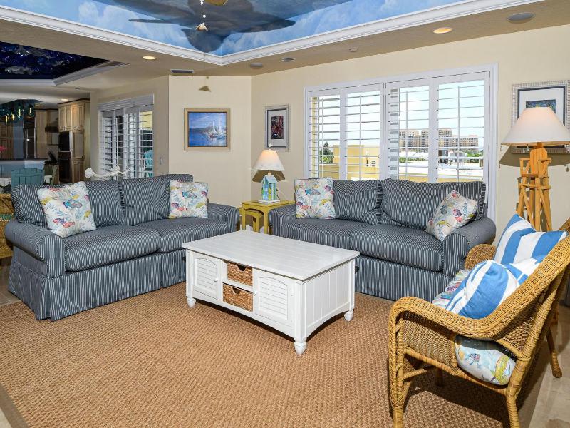 Chateaus on White Sands 502 Beachfront Condo - image 23