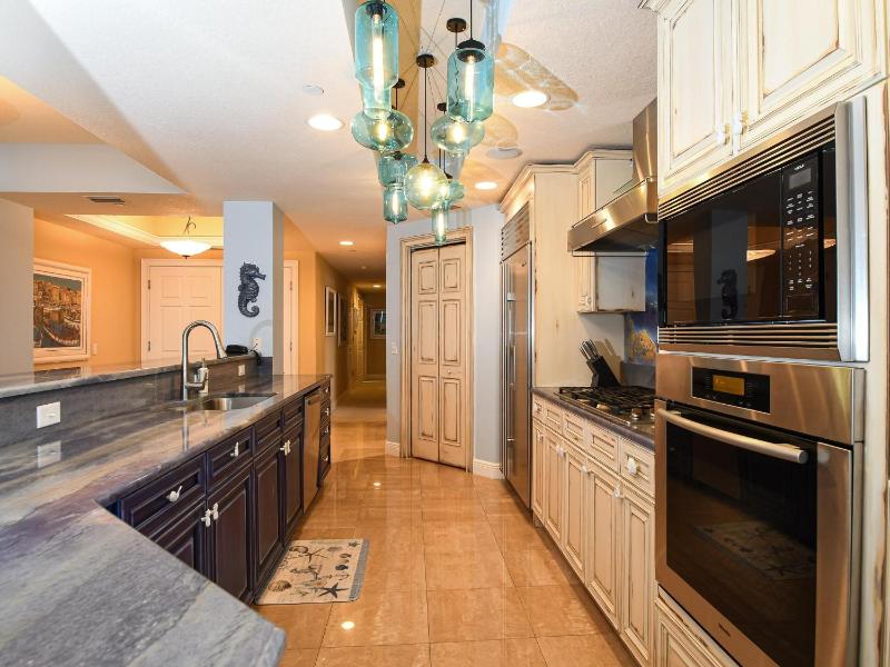 Chateaus on White Sands 502 Beachfront Condo - image 26