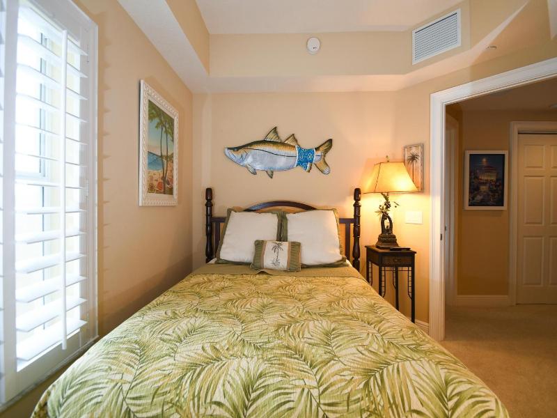 Chateaus on White Sands 502 Beachfront Condo - image 11