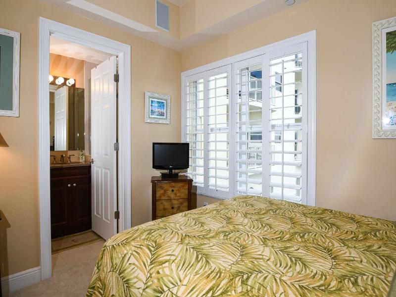 Chateaus on White Sands 502 Beachfront Condo - image 22