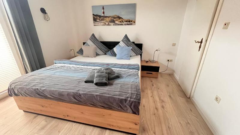 One-Bedroom Apartment image 4