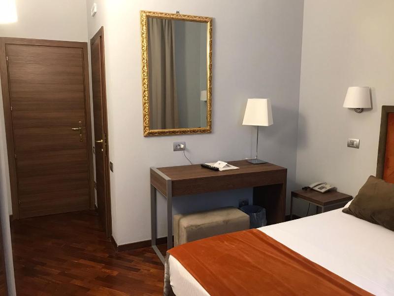 Economy Double or Twin Room image 4