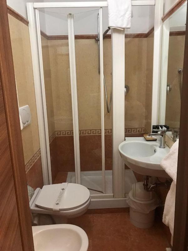 Economy Double or Twin Room image 2