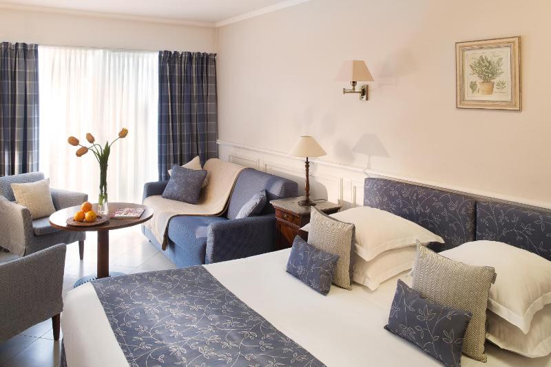 Family Junior Suite (2 Adults + 2 Children) image 3