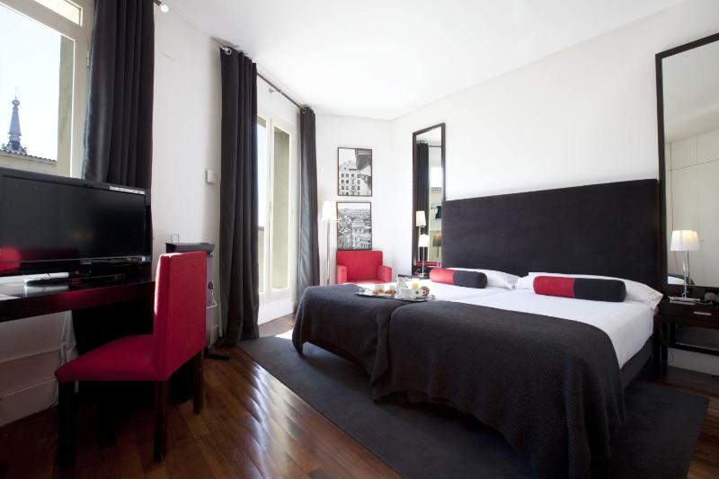 Double or Twin Room image 3