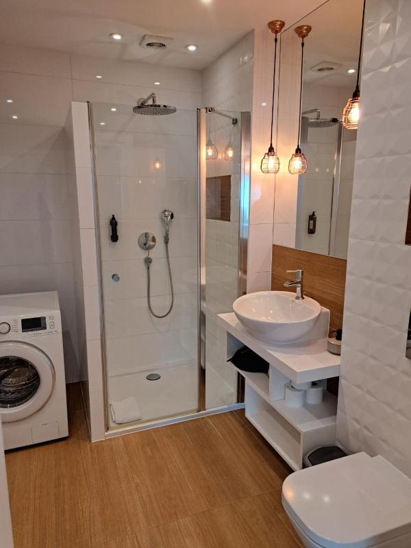 Standard Double Room with Shared Bathroom image 3