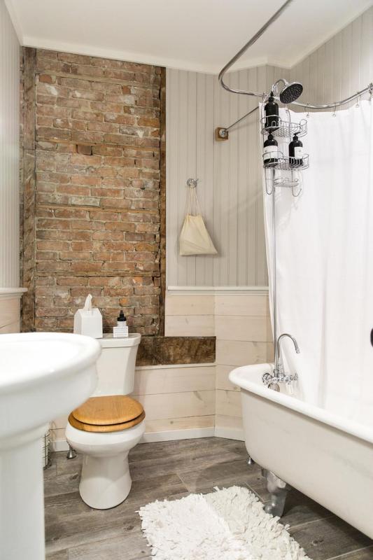 Suite with City View image 3