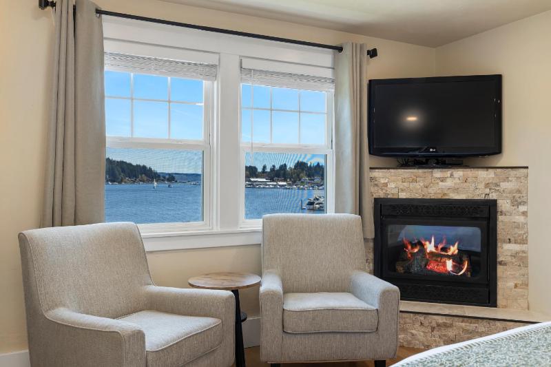 Deluxe Double Room with Sea View image 3