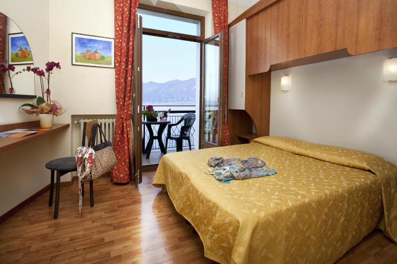 Double Room with Lake View and Balcony image 4