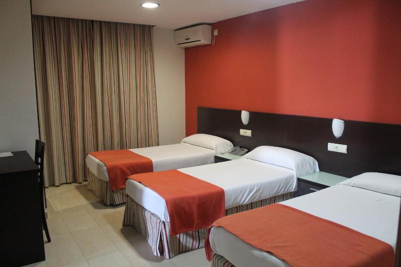 Triple Room image 3