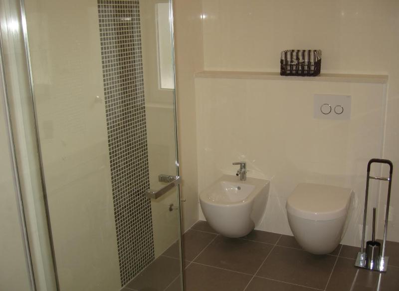 One-Bedroom Apartment image 3