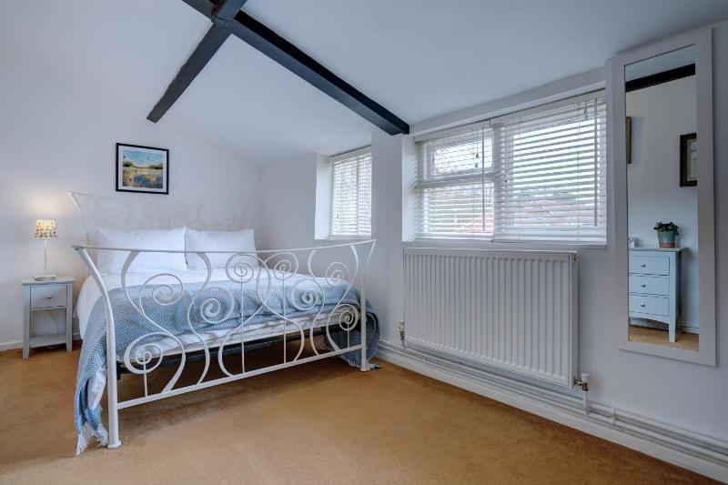 Double Room with En-Suite Bathroom image 1