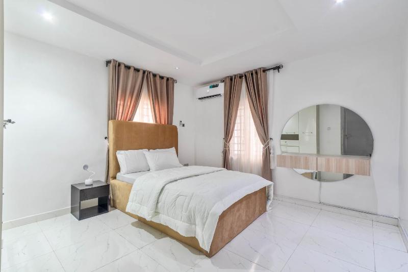 Gorgeous Short-let Apartment Lekki - image 4