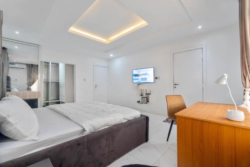 Gorgeous Short-let Apartment Lekki - image 3