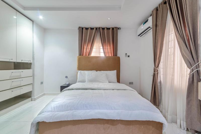 Gorgeous Short-let Apartment Lekki - image 2