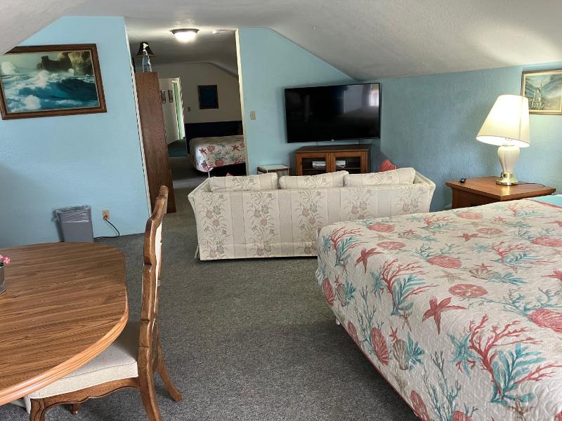 Suite with Two King Beds with Balcony image 4