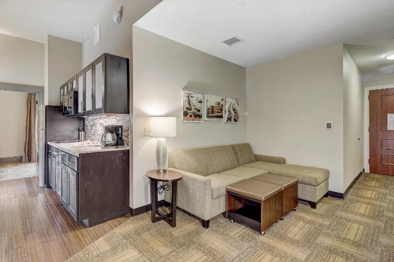 One-Bedroom King Suite with Sofa Bed image 4