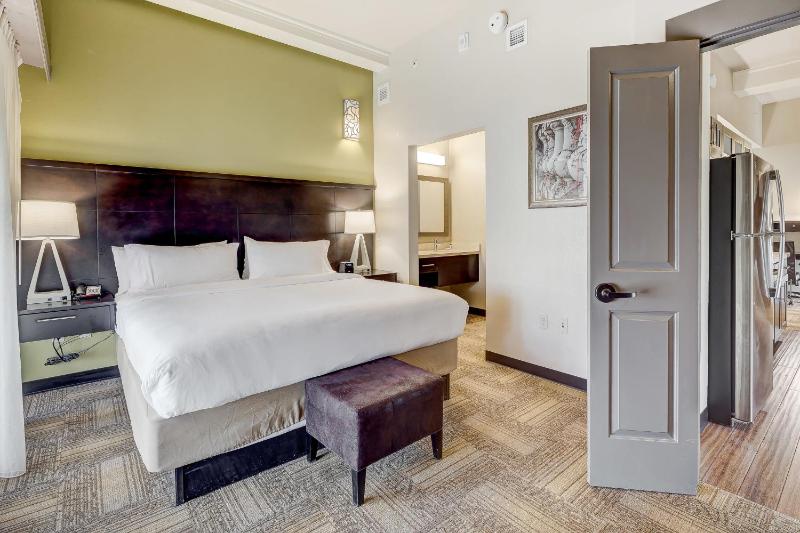 One-Bedroom King Suite with Sofa Bed image 2