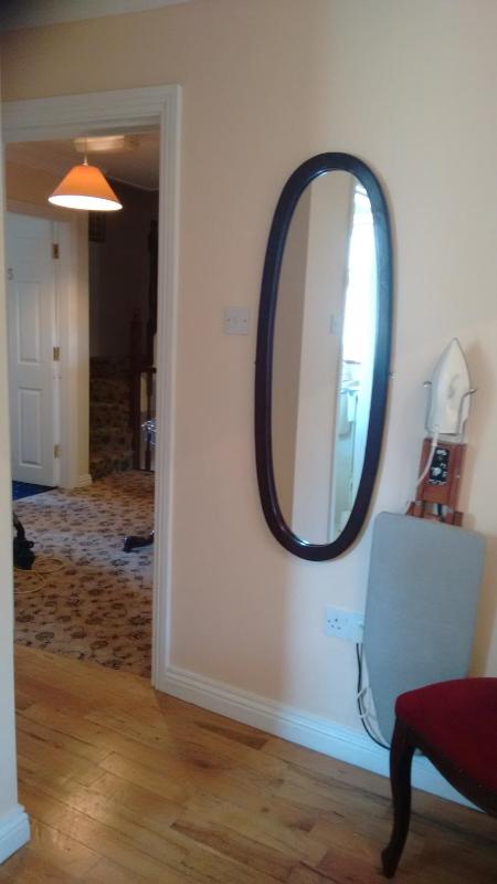 Twin Room with Shared Bathroom image 2