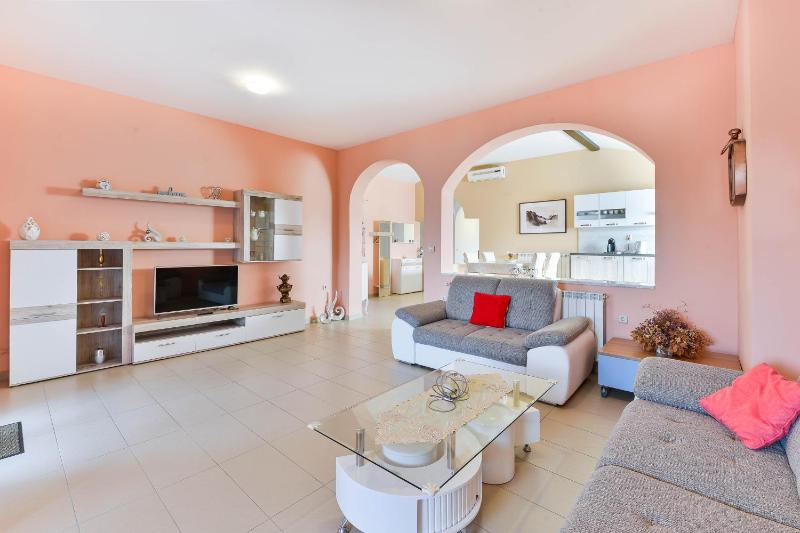 Family-friendly apartments with swimming pool Zadar - 16336 - image 4